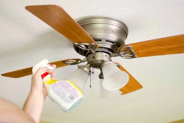 cleaning ceiling fan